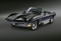 これぞアメリカの魂「シボレー・コルベット・スティングレイ（C2）」懐かしのアメリカンマッスルカー！──【世界の名車・珍車図鑑】Vol.17