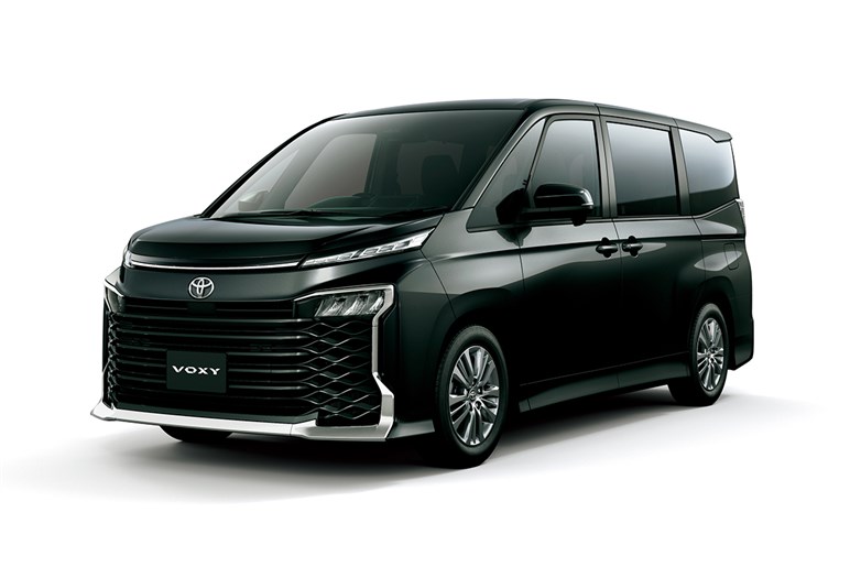 「ノア／ヴォクシー」マイチェンの販売店【独自】情報。商談は8月～、納車を急ぎたい検討者がとるべき行動とは？