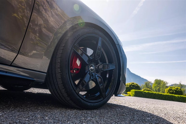 ドイツチューナーがアウディ「S5」を「RS5」級に進化させる。440ps×専用エアロの激アツワゴン登場