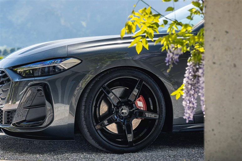 ドイツチューナーがアウディ「S5」を「RS5」級に進化させる。440ps×専用エアロの激アツワゴン登場
