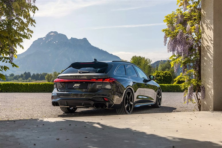 ドイツチューナーがアウディ「S5」を「RS5」級に進化させる。440ps×専用エアロの激アツワゴン登場