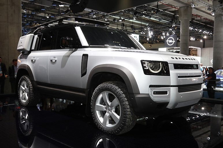 レトロ？　未来？　荒野？　都会？　新型ディフェンダーの欲張りすぎる生まれ変わりは吉と出るか？