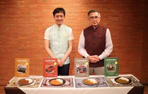 スズキの新商品はまさかのレトルトカレー！ インド社員が愛した母の味を完全再現した「スズキ食堂」を発売。ジムニーやスイフトなどイラスト別で4種の味！