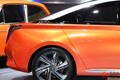 ダイハツ斬新「4ドア“クーペ”」に注目！ 全長4.2mの「ちょうどいい流麗ボディ」＆旧車デザイン採用！ “メーカー初”の普通乗用車をオマージュした「DNコンパーノ」コンセプトとは？