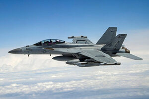 F/A-18シリーズ、米海軍艦載機として驚異の累計飛行時間を記録！F-14の2倍超！
