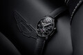 アストンマーティンによって選ばれた軽量なグレード5のチタンで作られたジラール・ペルゴの機械式腕時計「スリー・フライング ブリッジ トゥールビヨン」