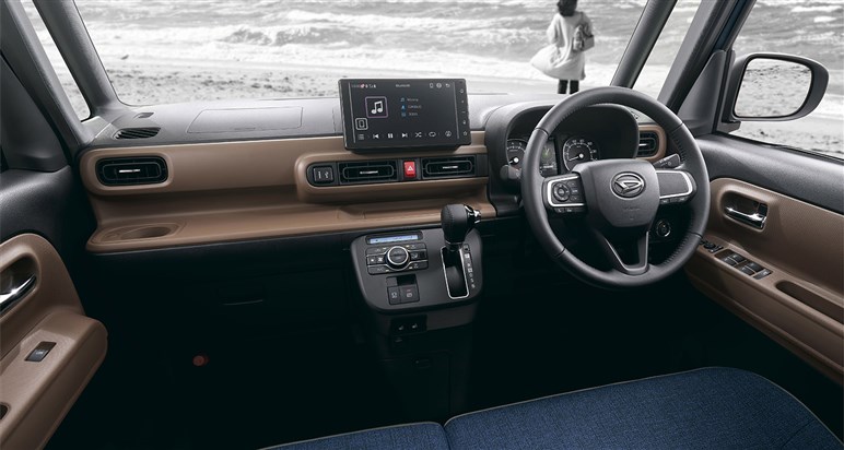 【試乗もした】新型「ムーヴ」はライバルたちとズバリ何が違う？　初のスライドドア搭載は果たして“買う”決め手になるのか