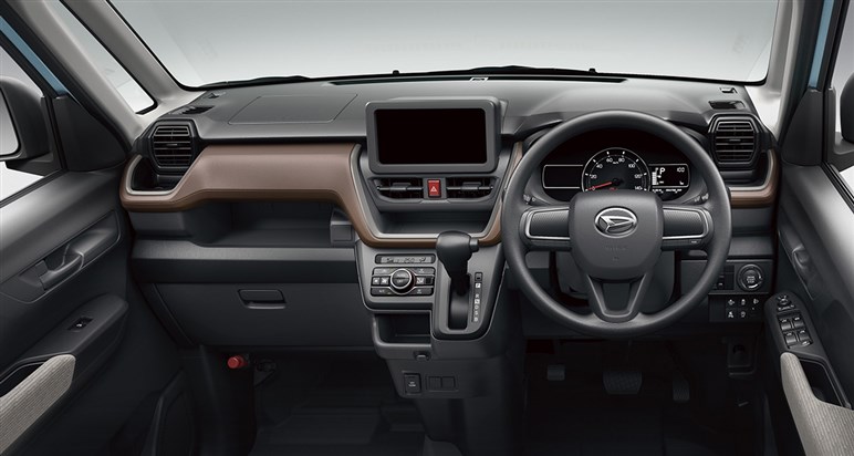 【試乗もした】新型「ムーヴ」はライバルたちとズバリ何が違う？　初のスライドドア搭載は果たして“買う”決め手になるのか