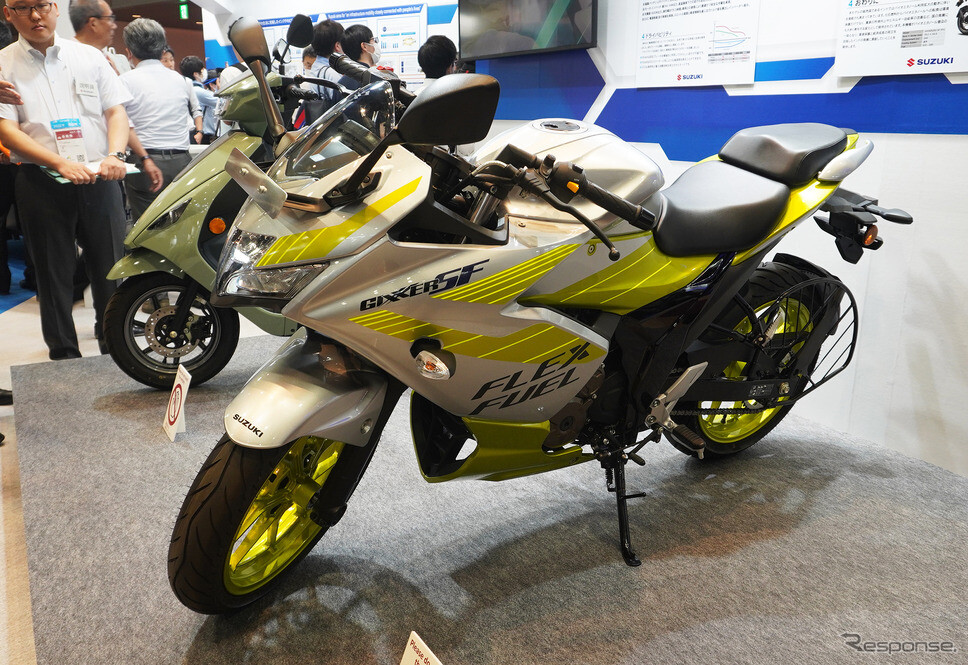 スズキが日本初公開、エタノール燃料“でも”走れる『ジクサー』、技術のキモとメリットとは