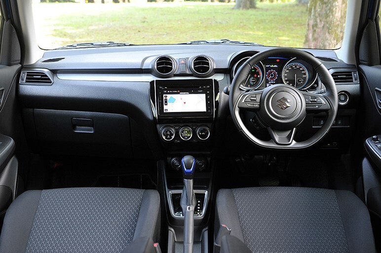 AGSの弱点が補われたスイフト ハイブリッドはスムーズで上質な加速感を得た