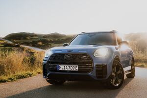 ミニのSUVモデルに限定車！全国200台の「カントリーマン ストレート・ブルー」とはどんな仕様か