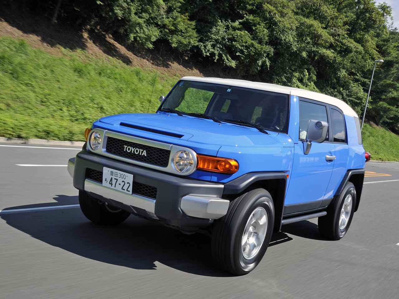 試乗 トヨタ Fjクルーザーは 遊び感覚満点の大型suvだった 10年ひと昔の新車 Webモーターマガジン 自動車情報サイト 新車 中古車 Carview