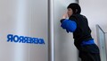 ENHYPENのソンフンとジェイクが「ADERERROR PLUG SHOP HANKYU UMEDA」を電撃訪問！──ふたりが語る、アーダーエラーの魅力とブランド愛