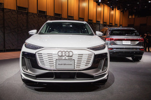 ポルシェと共同開発したプラットフォームを採用した最初の市販モデル！　アウディが新世代SUV「Q6 e-tron」の日本導入を発表