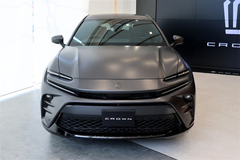 55万円差はアリ？ナシ？　専門店でしか買えない「クラウン スポーツ RS “ザ リミテッド マットメタル”」発売