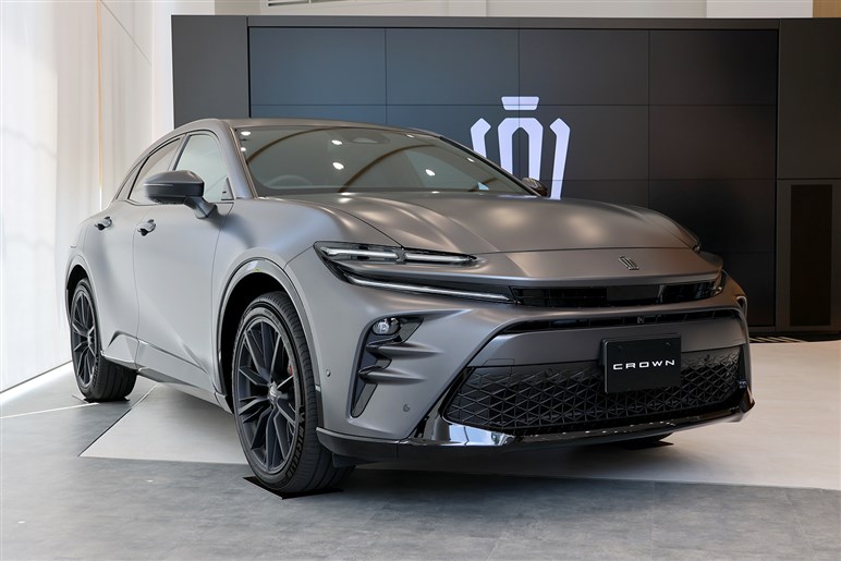 55万円差はアリ？ナシ？　専門店でしか買えない「クラウン スポーツ RS “ザ リミテッド マットメタル”」発売