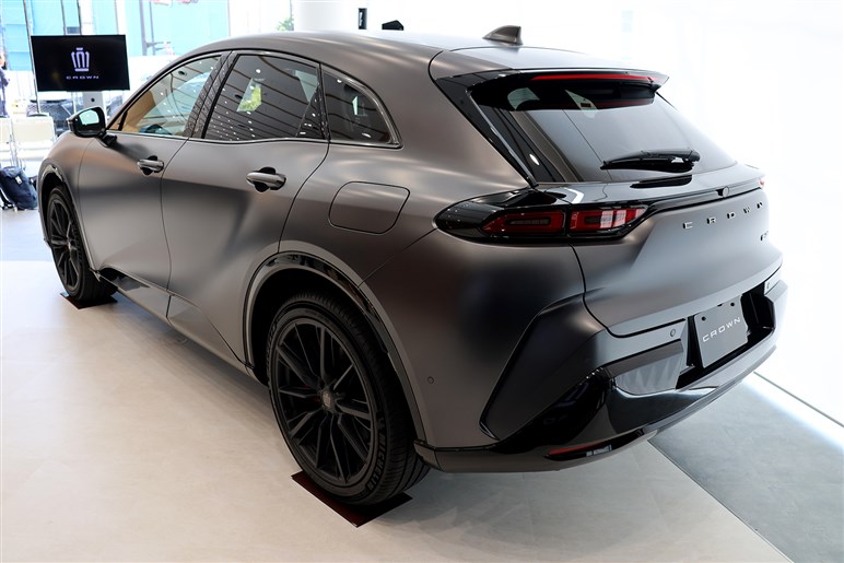 55万円差はアリ？ナシ？　専門店でしか買えない「クラウン スポーツ RS “ザ リミテッド マットメタル”」発売