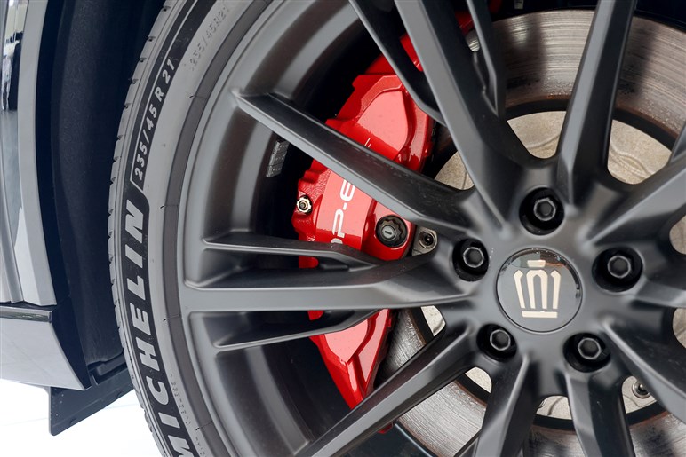 55万円差はアリ？ナシ？　専門店でしか買えない「クラウン スポーツ RS “ザ リミテッド マットメタル”」発売