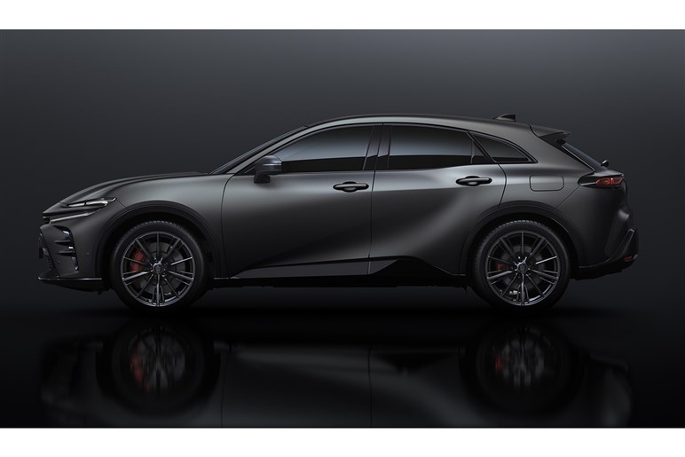 55万円差はアリ？ナシ？　専門店でしか買えない「クラウン スポーツ RS “ザ リミテッド マットメタル”」発売