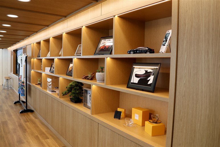 55万円差はアリ？ナシ？　専門店でしか買えない「クラウン スポーツ RS “ザ リミテッド マットメタル”」発売