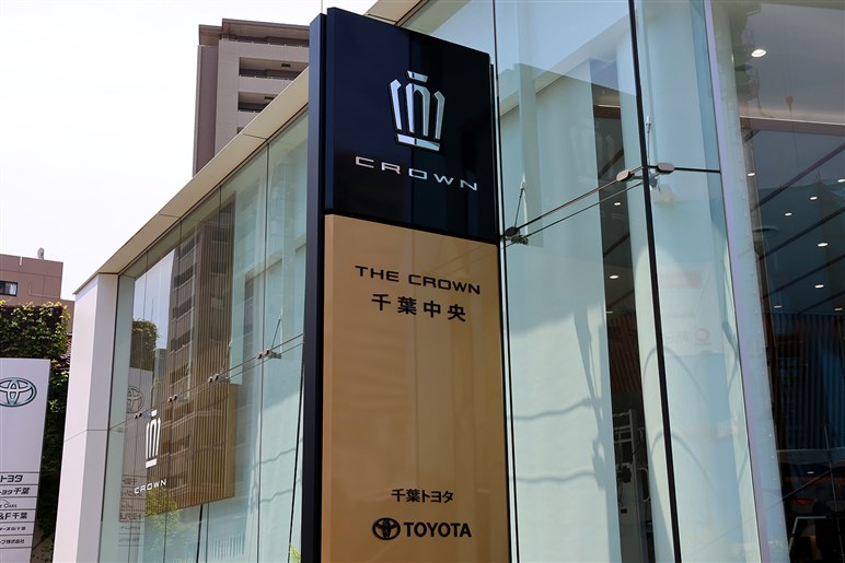 55万円差はアリ？ナシ？　専門店でしか買えない「クラウン スポーツ RS “ザ リミテッド マットメタル”」発売
