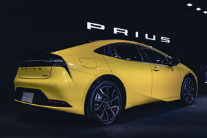 新型トヨタ・プリウス発売　2.0L/1.8Lのハイブリッドモデル　デザイン/燃費/価格　月額1.6万円台～サブスクも