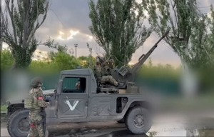 【G7サミットの裏で】露国防省の公式動画に自衛隊「高機動車」　 中古車店も堂々と販売する異常事態