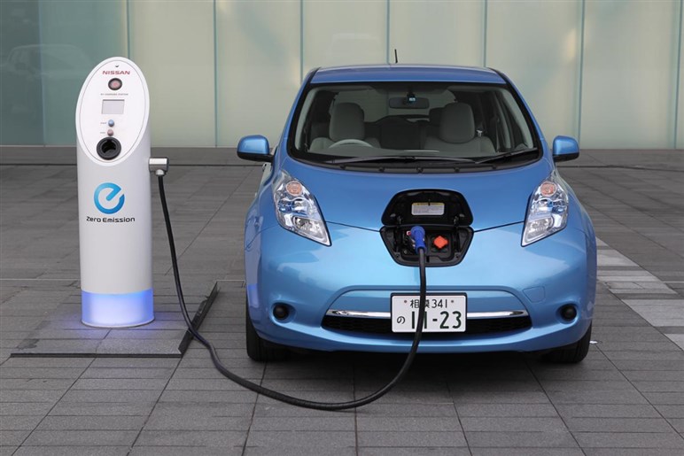 【実録】12年落ち“格安中古リーフ”を買ってみたら…自動車ライターの失敗から学ぶ、メディアが書かないEV最大の「弱点」