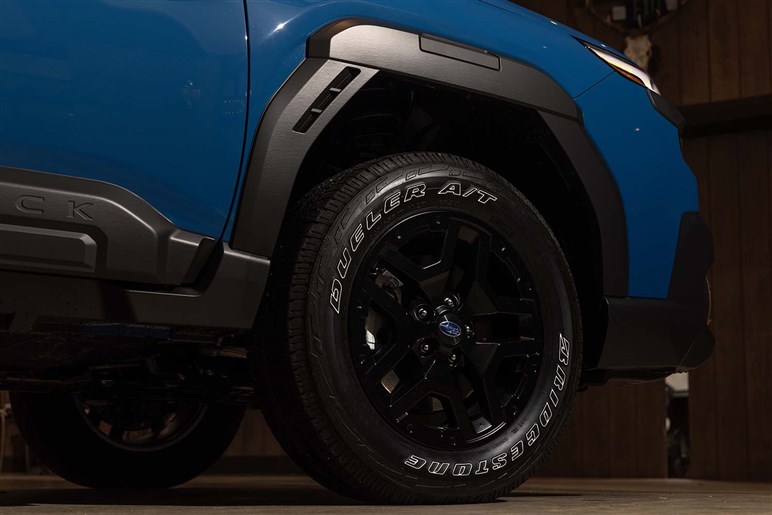 スバルが“ゴツ系SUV”の頂点モデルを発表。ランクル300やトライトンも二度見するマッチョボディが話題に