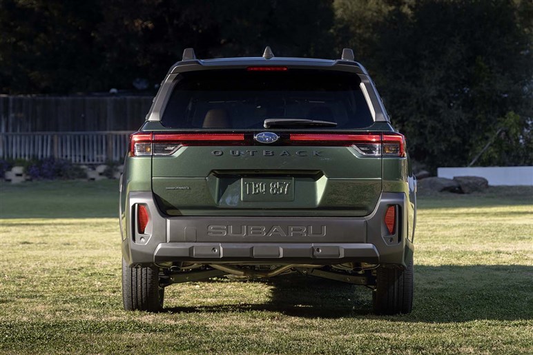 スバルが“ゴツ系SUV”の頂点モデルを発表。ランクル300やトライトンも二度見するマッチョボディが話題に