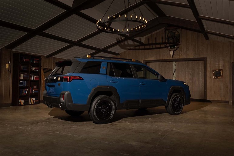 スバルが“ゴツ系SUV”の頂点モデルを発表。ランクル300やトライトンも二度見するマッチョボディが話題に