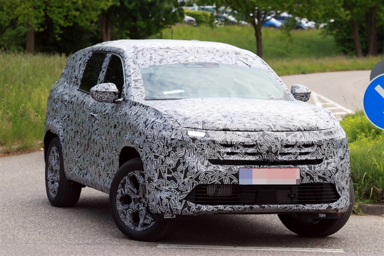 【キャプチャーの兄貴分】ルノー新型SUV「ボレアル」初撮影。未来的デザインで日本での予想価格は380万円～