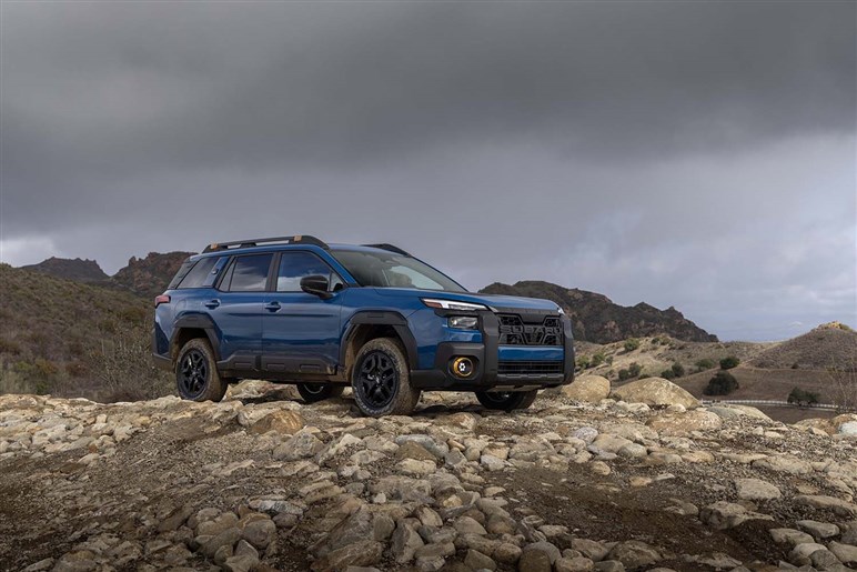 スバルが“ゴツ系SUV”の頂点モデルを発表。ランクル300やトライトンも二度見するマッチョボディが話題に