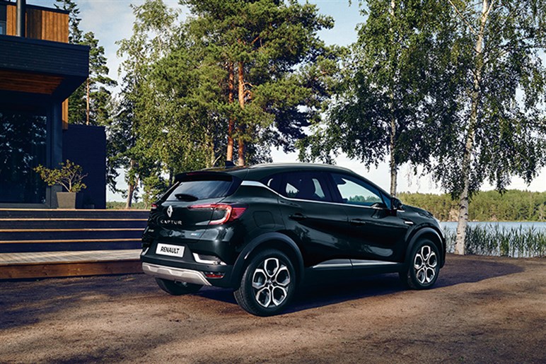 【キャプチャーの兄貴分】ルノー新型SUV「ボレアル」初撮影。未来的デザインで日本での予想価格は380万円～