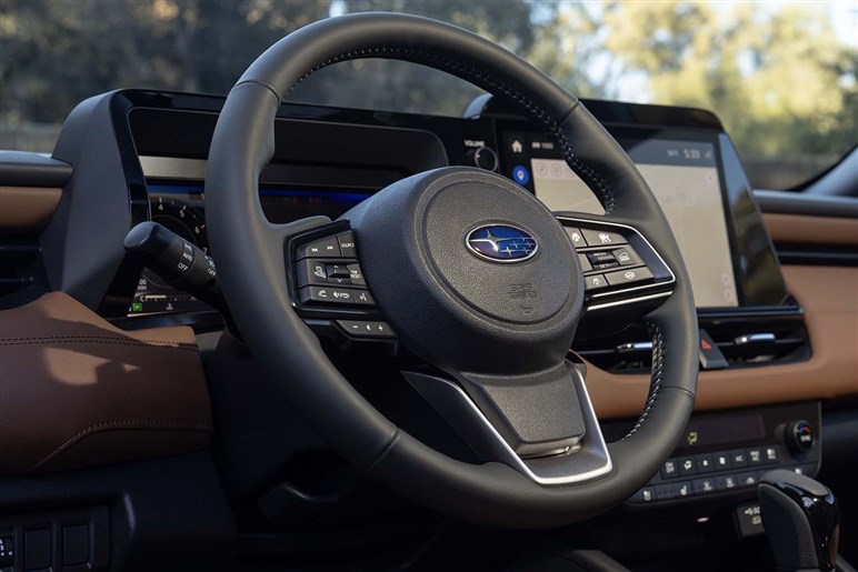 スバルが“ゴツ系SUV”の頂点モデルを発表。ランクル300やトライトンも二度見するマッチョボディが話題に