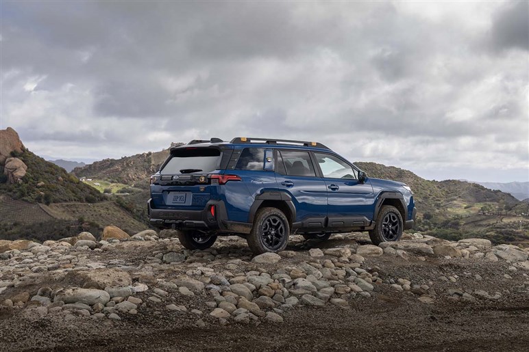 スバルが“ゴツ系SUV”の頂点モデルを発表。ランクル300やトライトンも二度見するマッチョボディが話題に