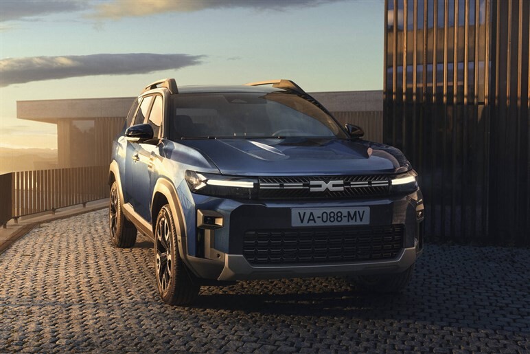 【キャプチャーの兄貴分】ルノー新型SUV「ボレアル」初撮影。未来的デザインで日本での予想価格は380万円～