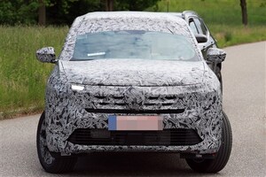 【キャプチャーの兄貴分】ルノー新型SUV「ボレアル」初撮影。未来的デザインで日本での予想価格は380万円～
