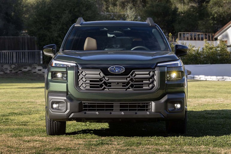 スバルが“ゴツ系SUV”の頂点モデルを発表。ランクル300やトライトンも二度見するマッチョボディが話題に
