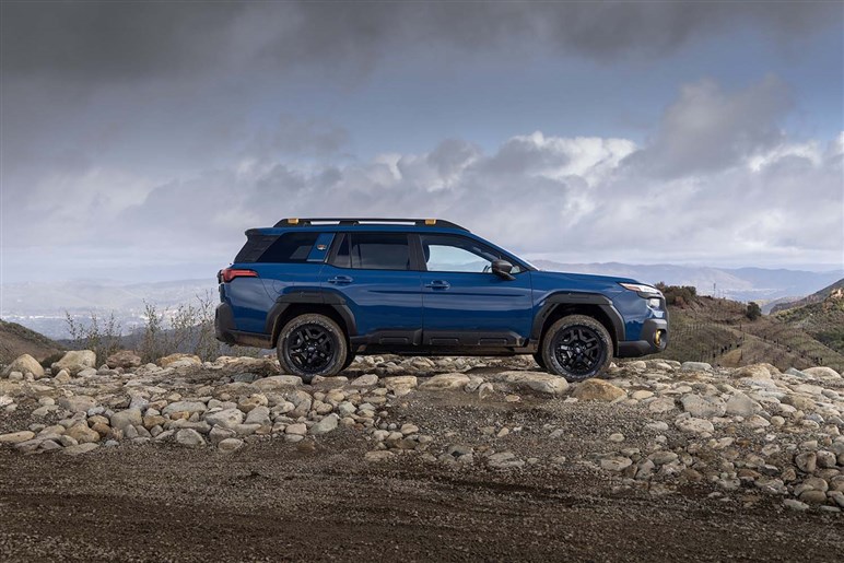 スバルが“ゴツ系SUV”の頂点モデルを発表。ランクル300やトライトンも二度見するマッチョボディが話題に