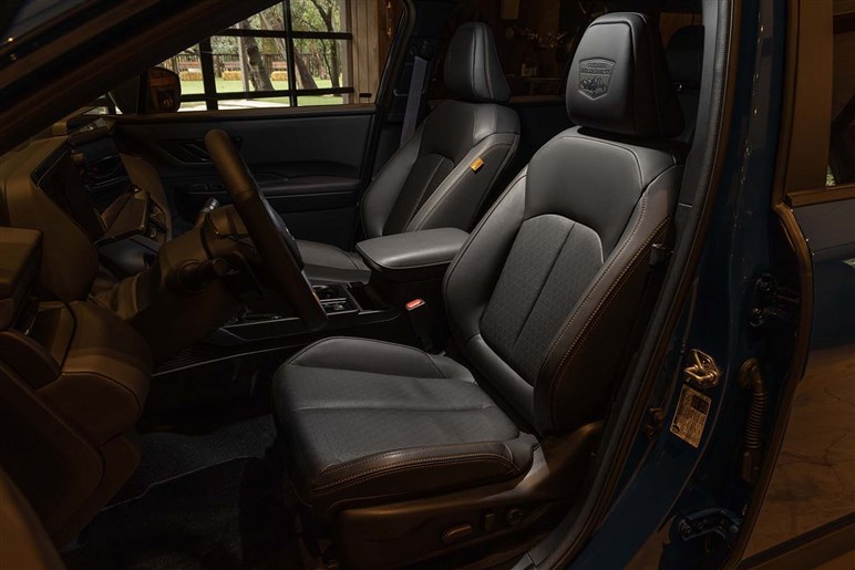 スバルが“ゴツ系SUV”の頂点モデルを発表。ランクル300やトライトンも二度見するマッチョボディが話題に