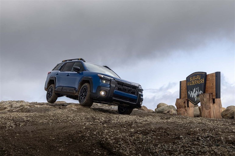 スバルが“ゴツ系SUV”の頂点モデルを発表。ランクル300やトライトンも二度見するマッチョボディが話題に
