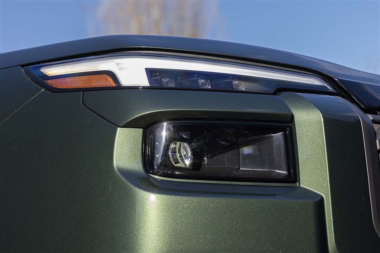 スバルが“ゴツ系SUV”の頂点モデルを発表。ランクル300やトライトンも二度見するマッチョボディが話題に