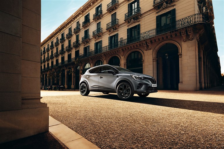 【キャプチャーの兄貴分】ルノー新型SUV「ボレアル」初撮影。未来的デザインで日本での予想価格は380万円～