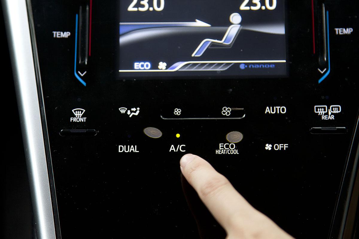 寒い時期は車内を暖めるだけ なら冬場のクルマはa Cボタンをオフにしたほうがいい Web Cartop 自動車情報サイト 新車 中古車 Carview