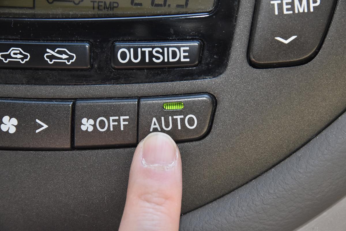 寒い時期は車内を暖めるだけ なら冬場のクルマはa Cボタンをオフにしたほうがいい Web Cartop 自動車情報サイト 新車 中古車 Carview