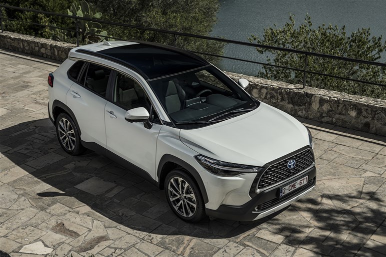 【オーナーの評価】人気SUV「カローラクロス」は燃費と走りの満足度高め。気になるところは？