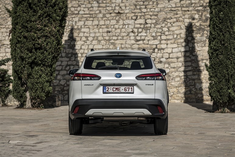 【オーナーの評価】人気SUV「カローラクロス」は燃費と走りの満足度高め。気になるところは？