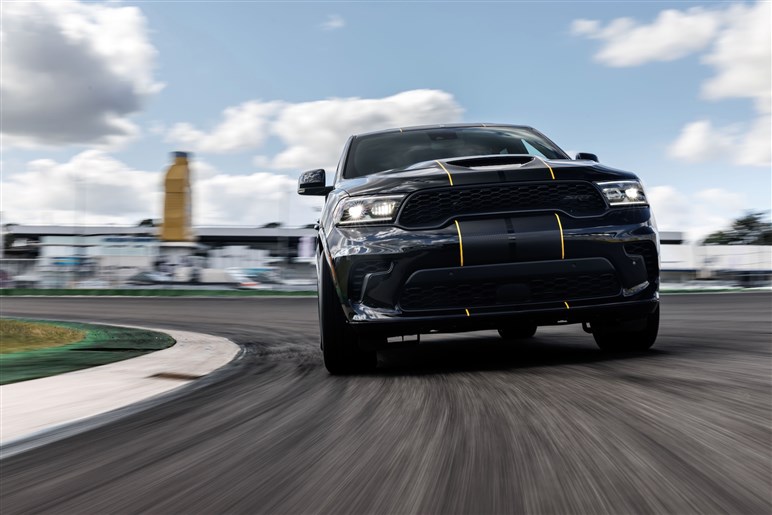 伝統のHEMIエンジンが終焉。V8 6.4LのモンスターSUV、ダッジ「デュランゴ アルケミー」の衝撃度…写真でチェック