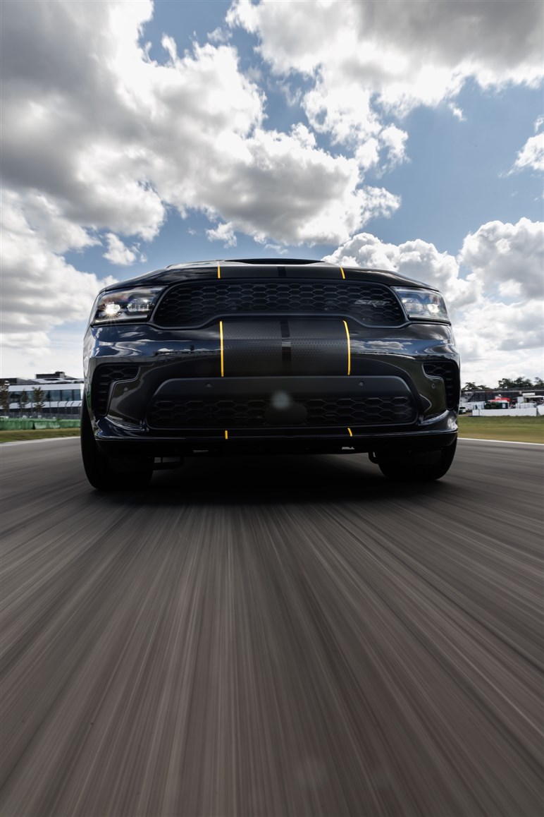伝統のHEMIエンジンが終焉。V8 6.4LのモンスターSUV、ダッジ「デュランゴ アルケミー」の衝撃度…写真でチェック